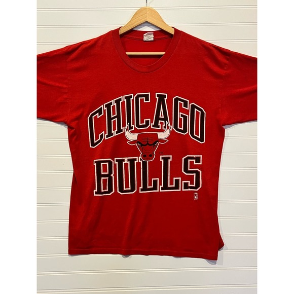 Vintage 90s Chicago Bulls graphic tee - Picture 2 of 5